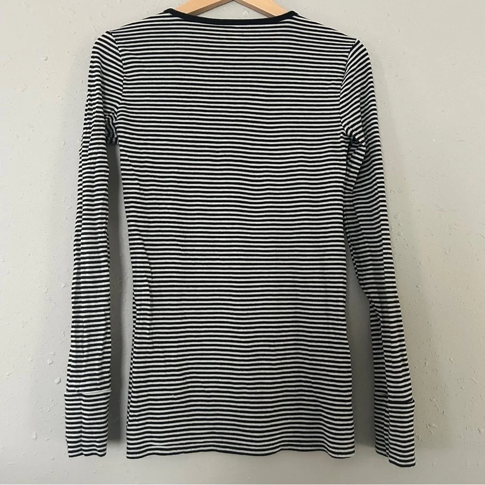 🦋 GAP Black & White Striped Long Sleeve Blouse Casual Comfy Small Soft 💖 - Picture 4 of 4